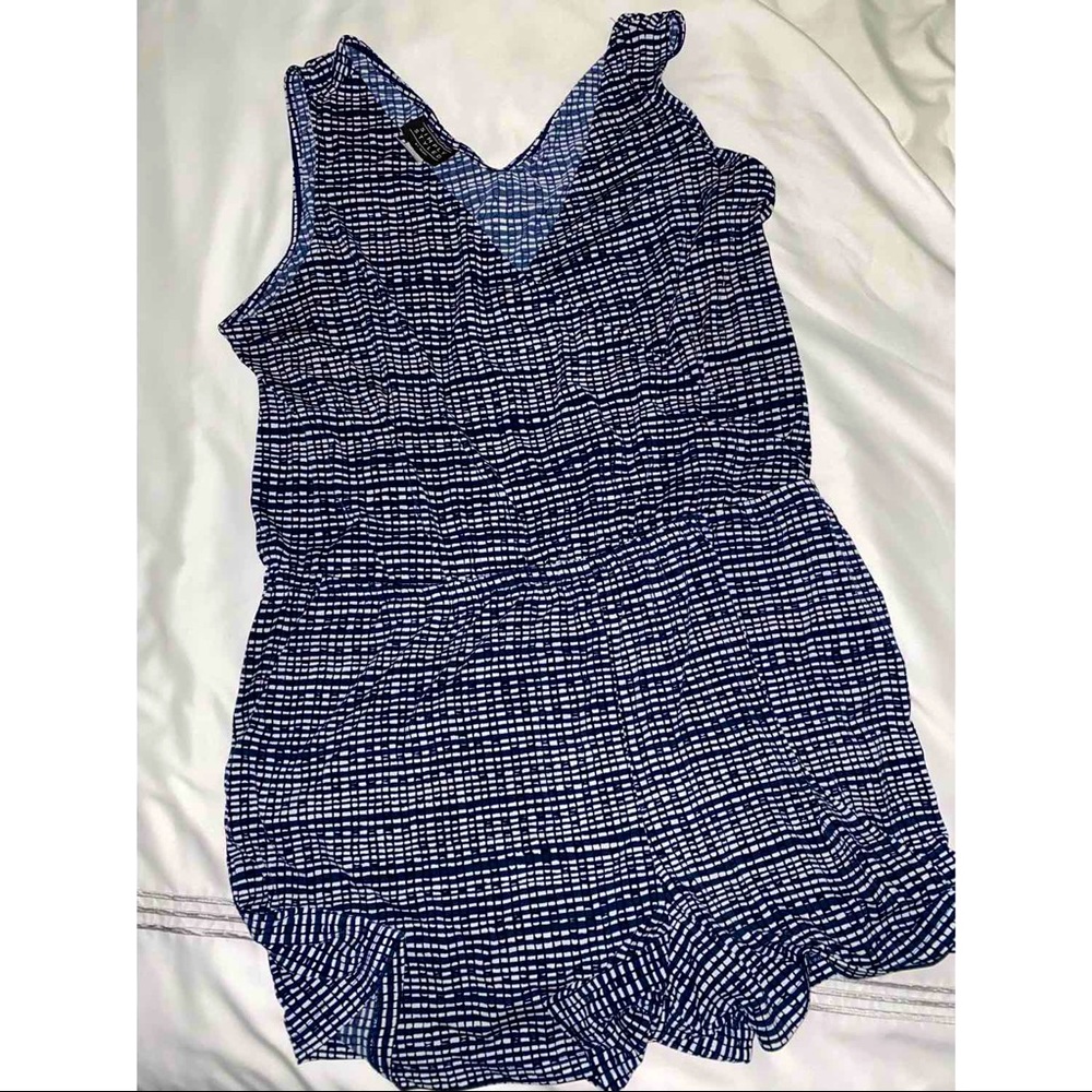 Cute lil romper!